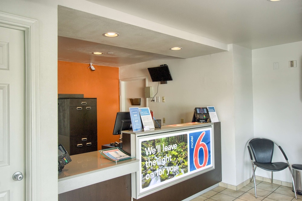 Lobby at Motel6 Everett, WA - North, EVERETT - WA