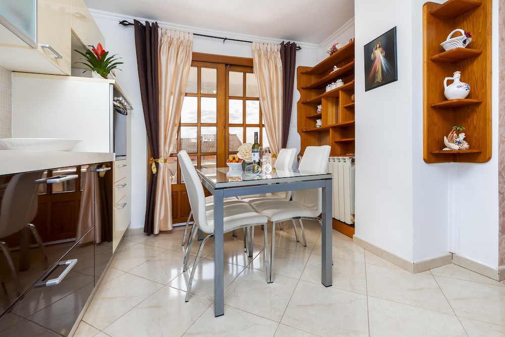 APARTMENT DIVNA 8/66