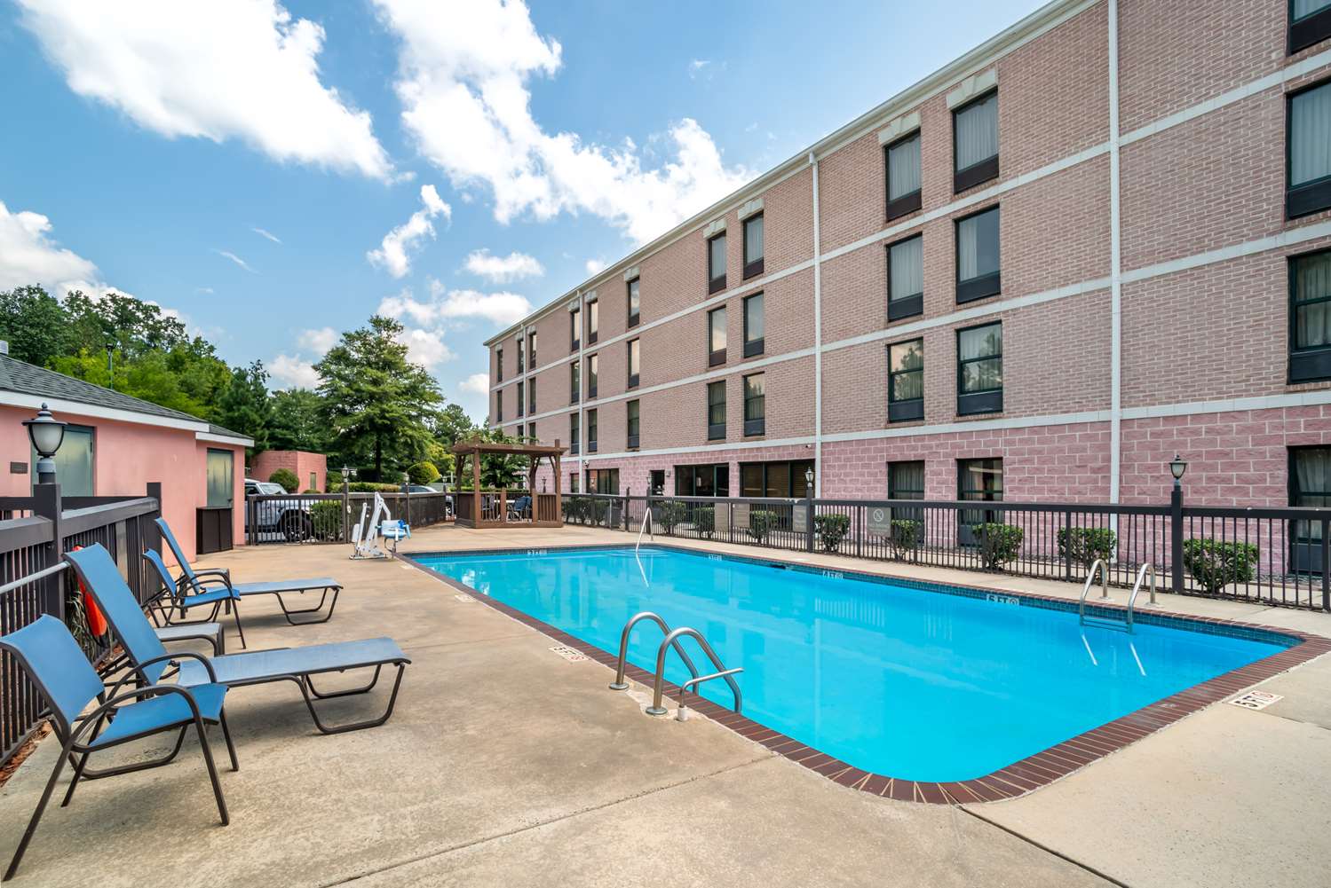 Comfort Inn & Suites Cornelius Lake Norman NC 6/47