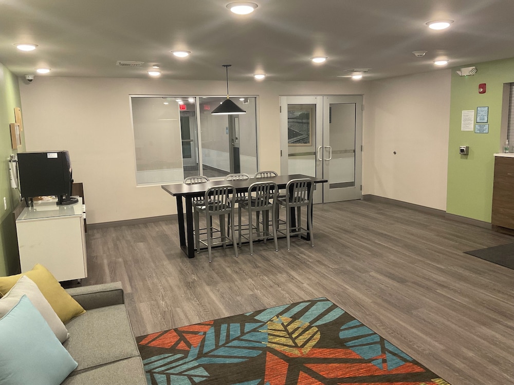 WoodSpring Suites East Lansing - University Area 31/50