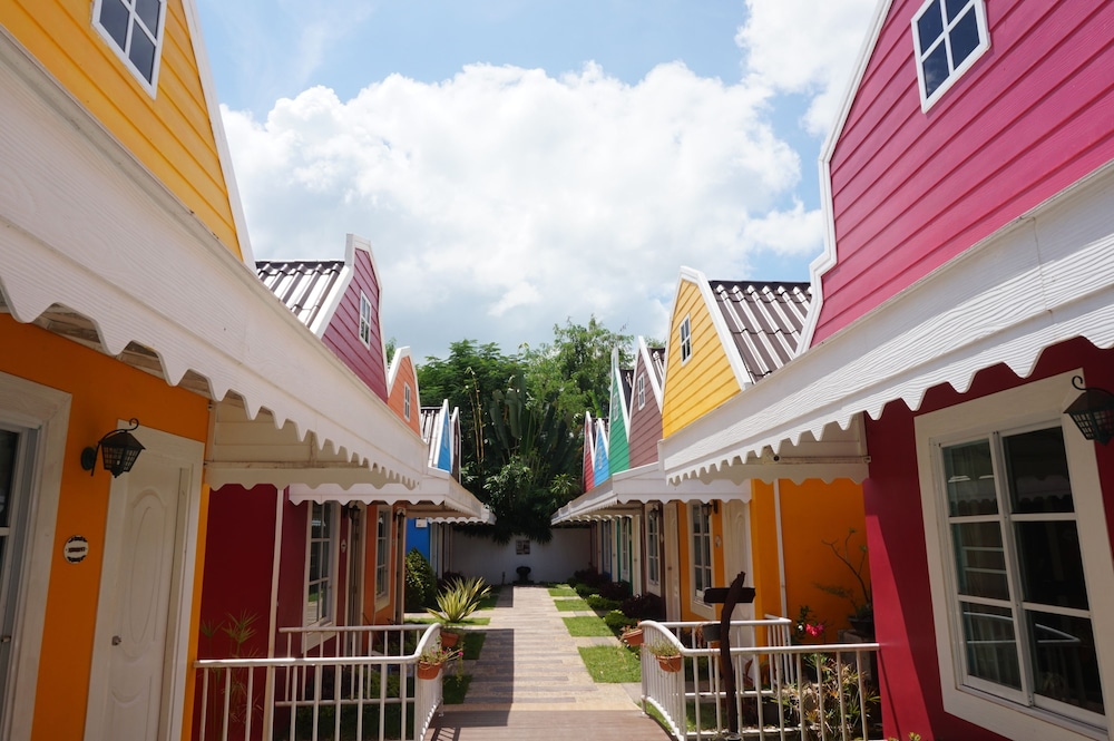 Color Ville Resort 7/30
