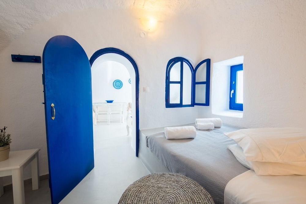 Blu Blanco Cave House 8/47