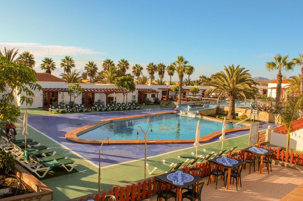 Castillo Beach Club35610 4/33