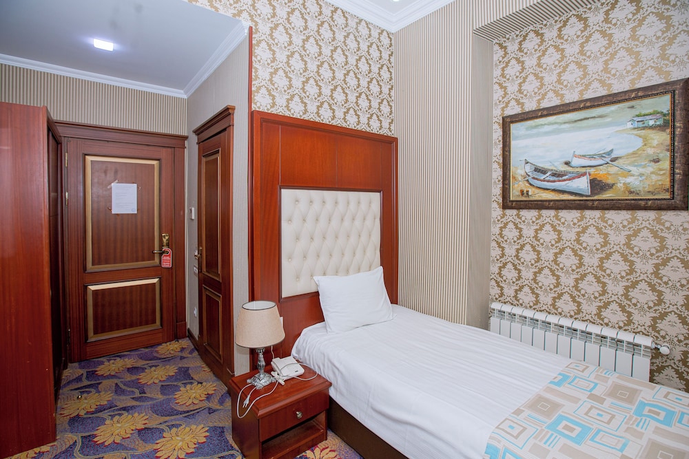 Clover Hotel Baku 28/50
