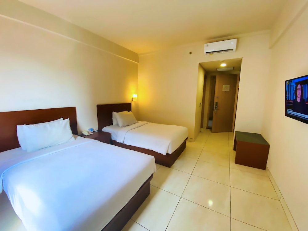 DELUXE, DOUBLE OR TWIN BED, BALCONY