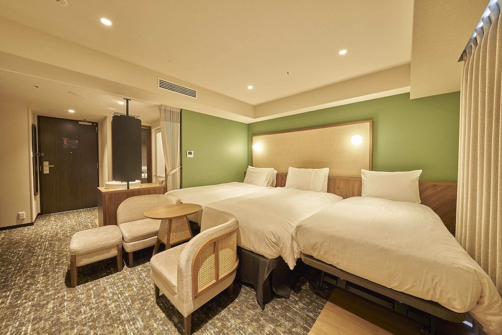 Room, Twin Beds, with Extra Bed, Corner, Keisei Richmond Hotel Tokyo Kinshicho 2/8