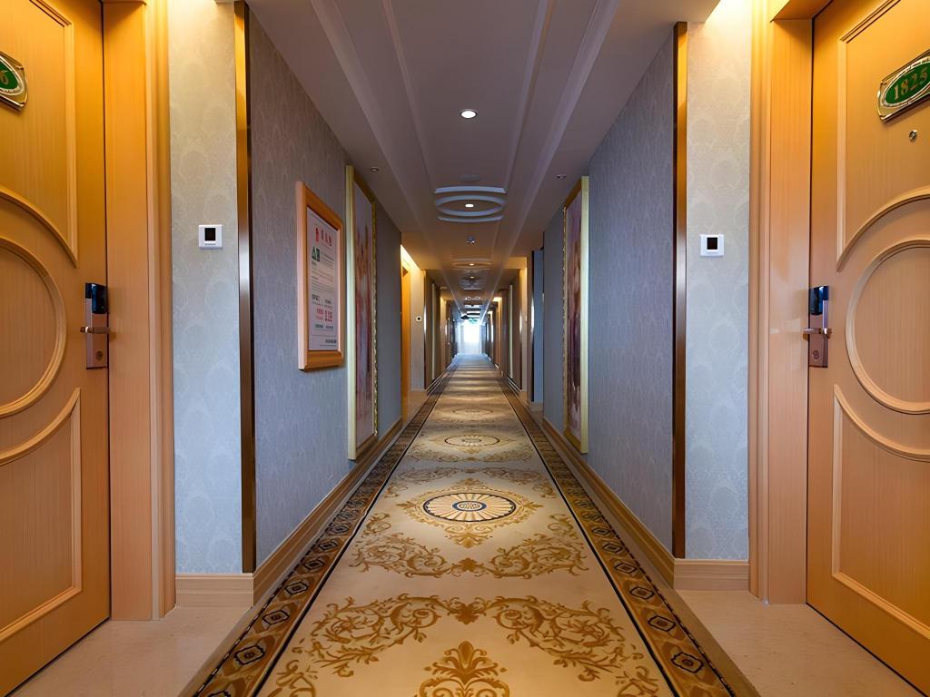 Vienna Hotel (Shenzhen Shanglilang Metro Station) 41/60