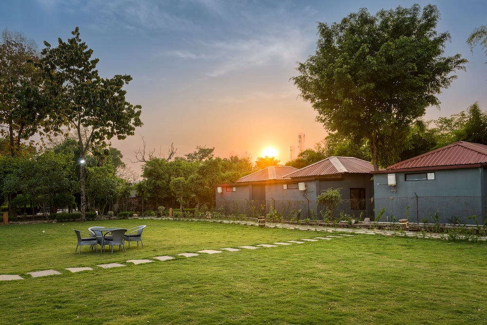 CORBETT MACHAAN RESORT 40/50