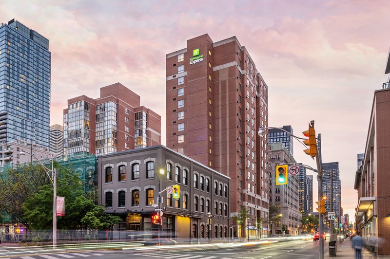 Holiday Inn Express Toronto Downtown in TORONTO