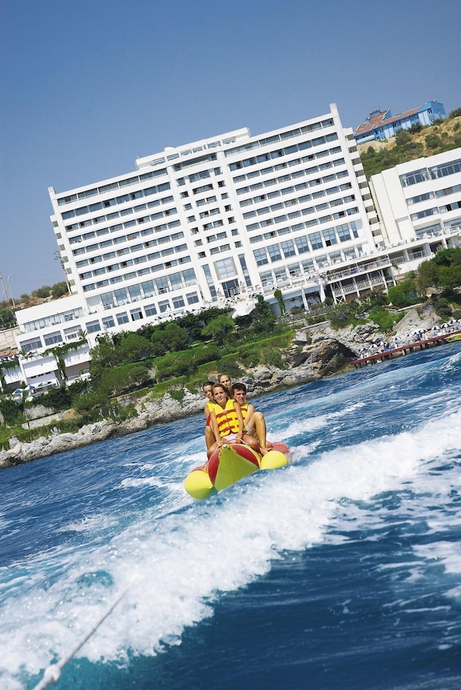 Korumar Hotel Deluxe in KUSADASI