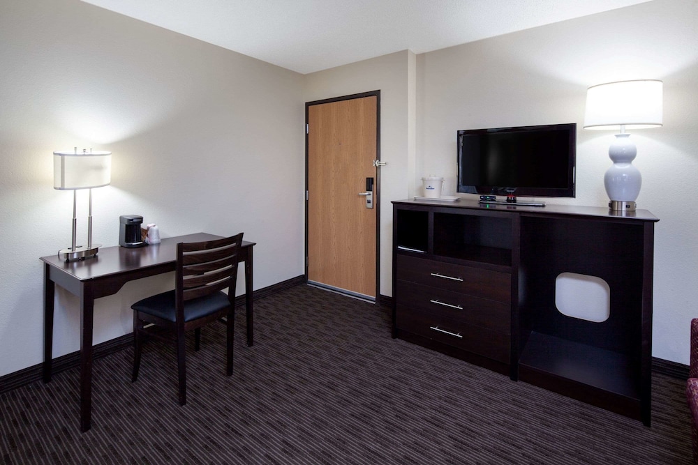 Americinn By Wyndham Northfield 6/42