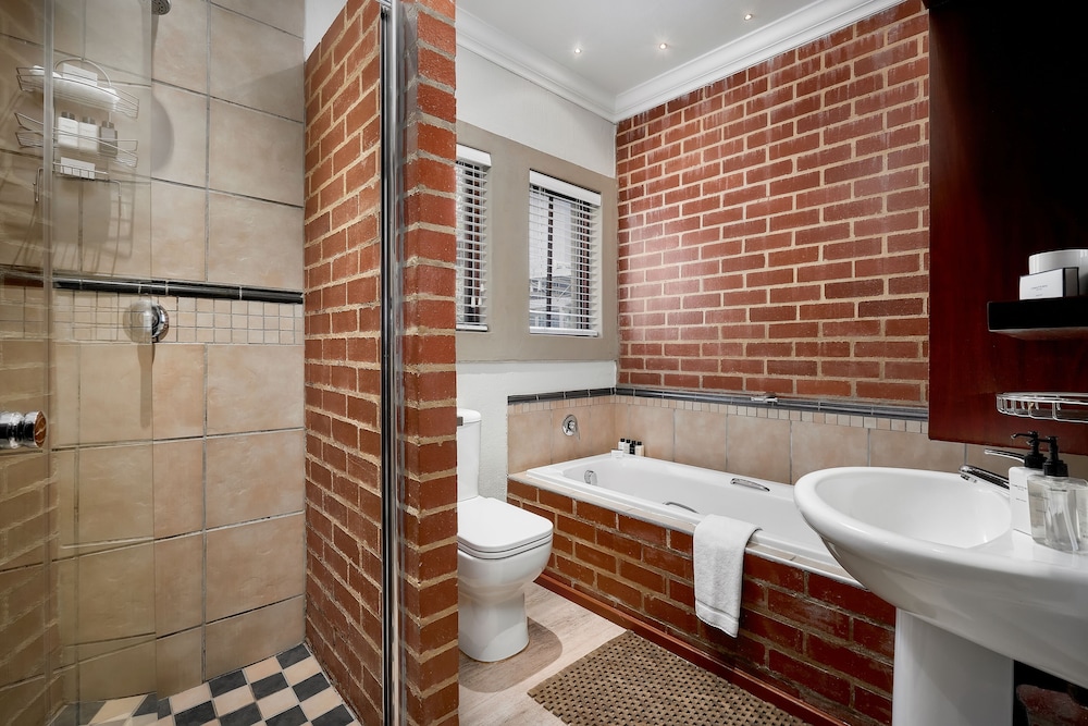 Menlyn Boutique Hotel 75/76