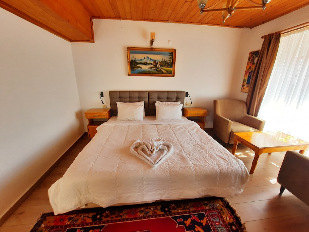 1 BEDROOM, FAMILY, TWIN BEDS, GARDEN VIEW