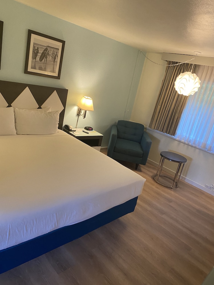 STANDARD, KING BED