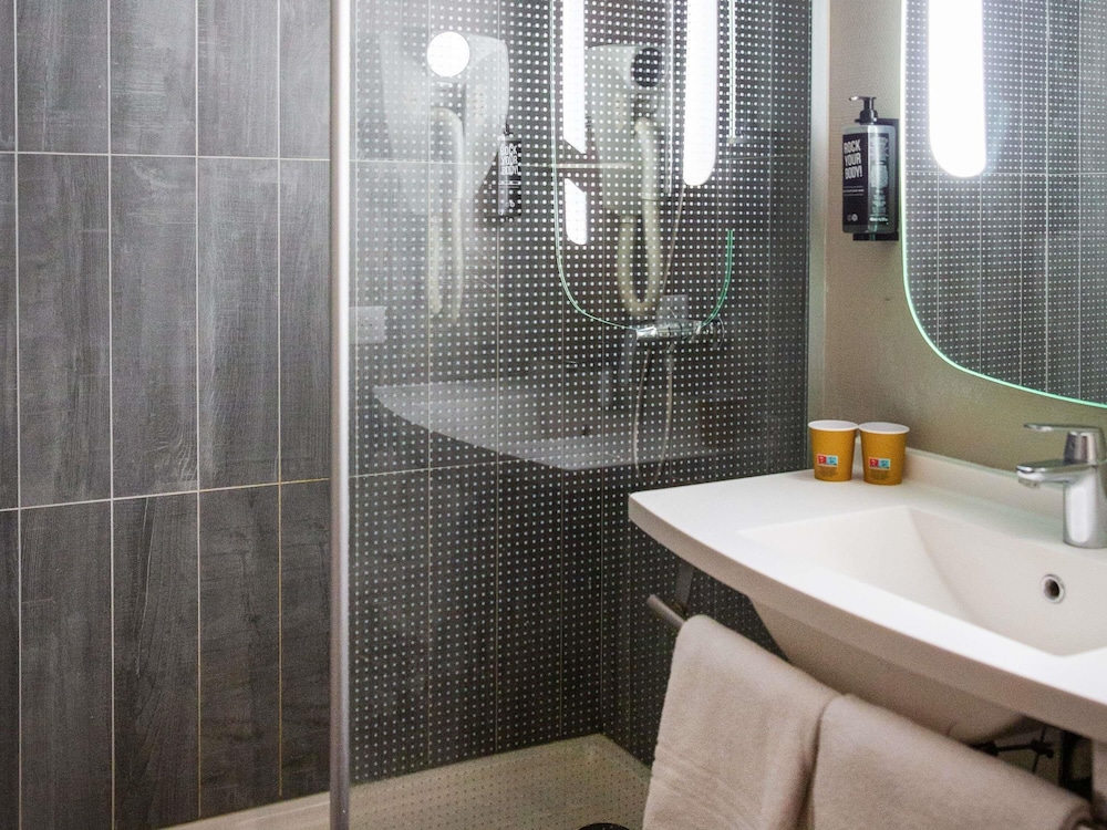 Ibis Paris Bercy Village 12Eme 70/73