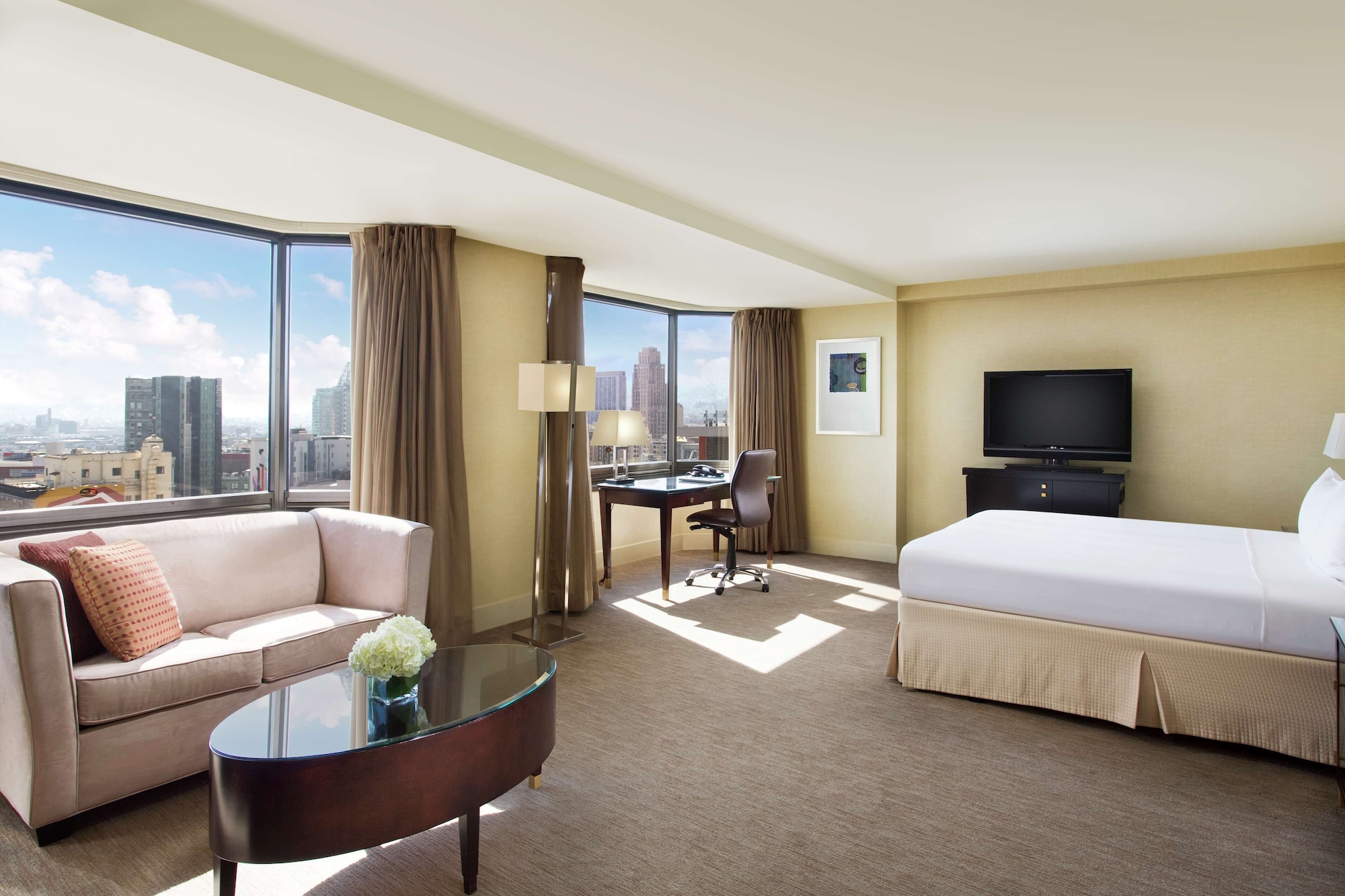 JUNIOR SUITE, KING BED