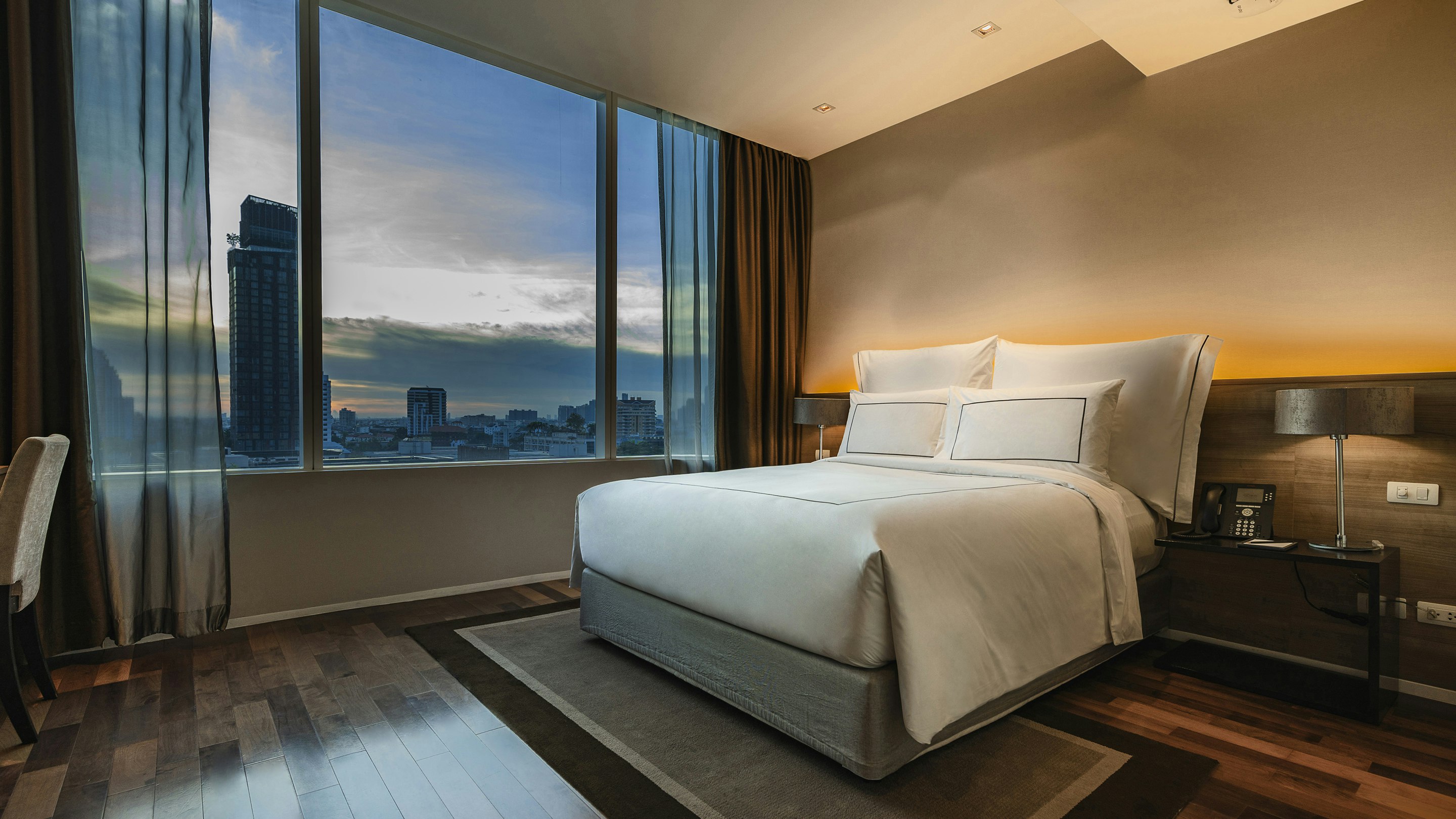 3 Bedrooms, Suite