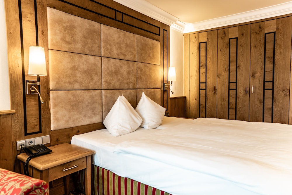 ROOM, TRIPLE