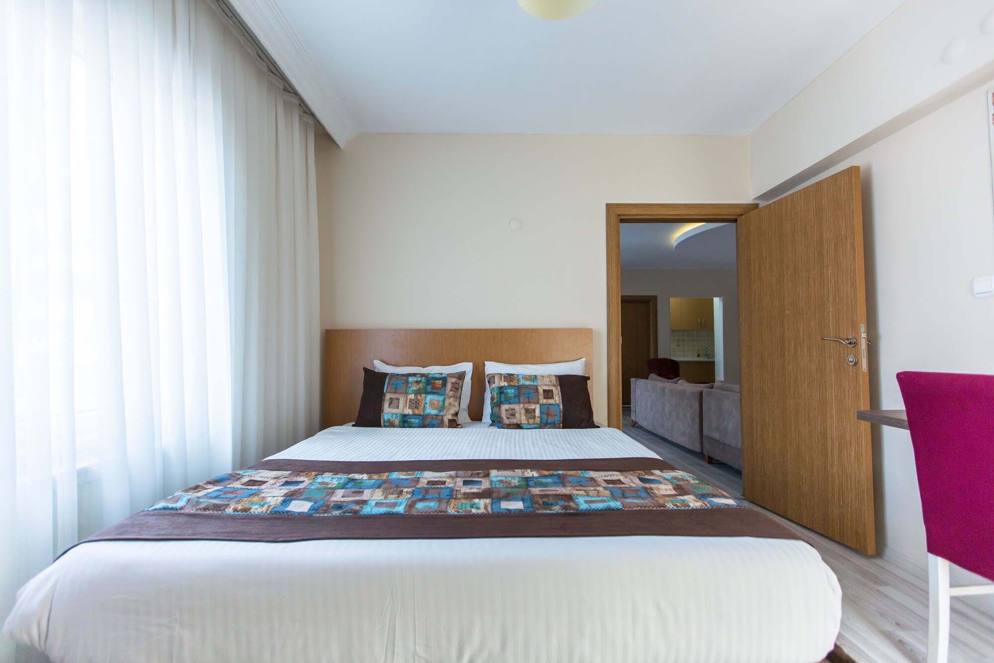 DELUXE, SUITE