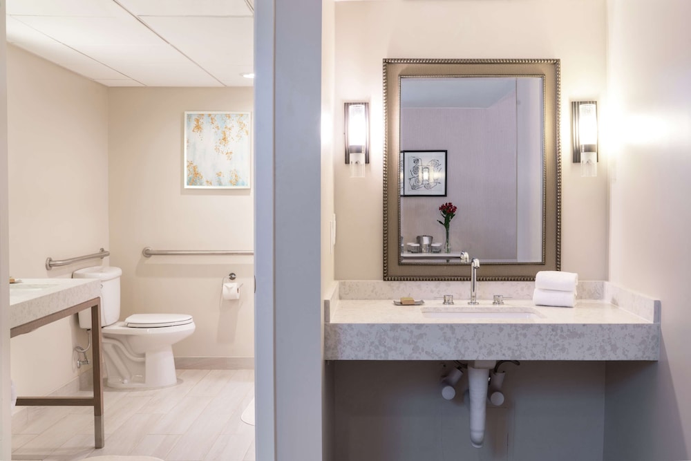 Hilton Santa Barbara Beachfront Resort 11/70