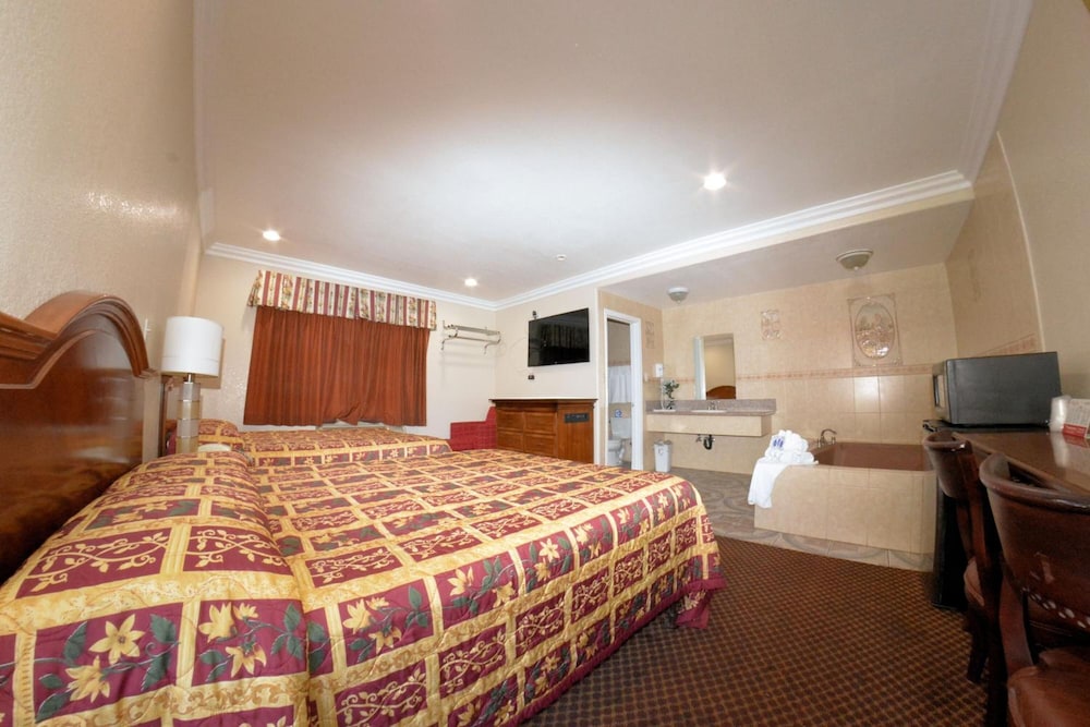 Palace Inn Oxnard 8/43