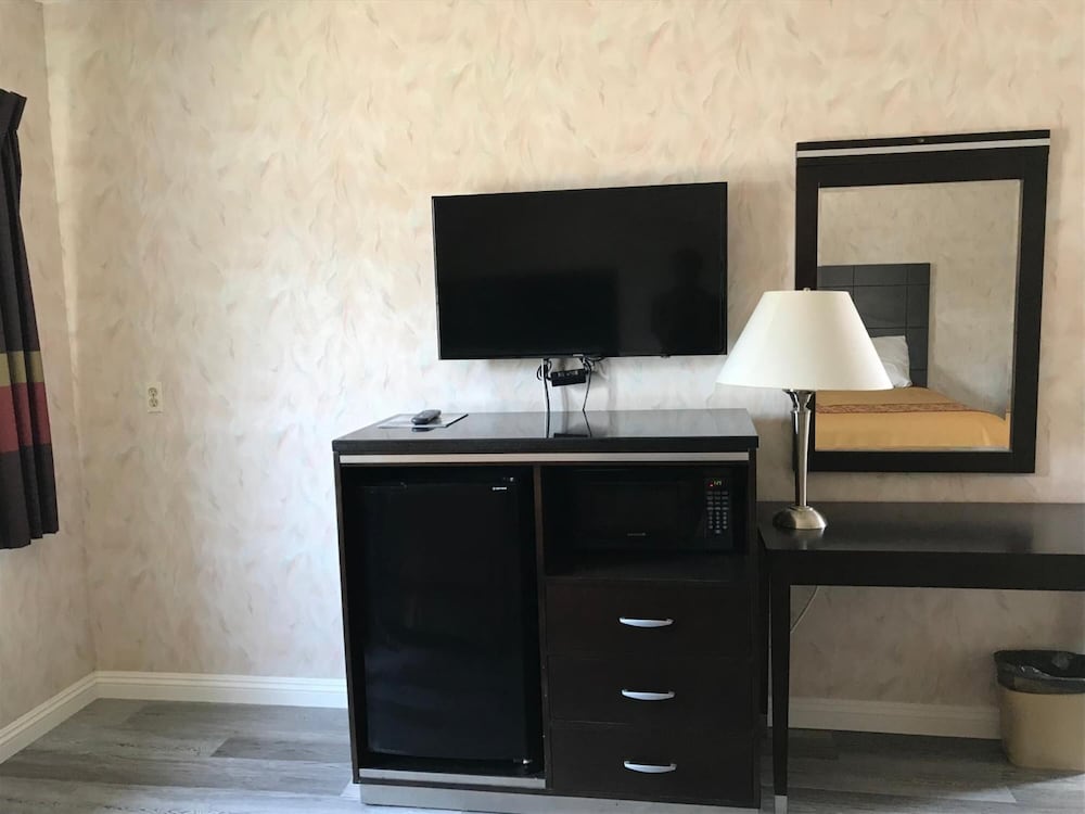 Manhattan Inn & Suites 17/24