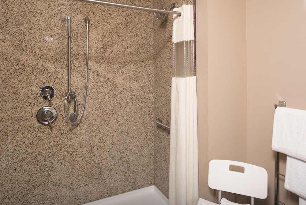 La Quinta Inn & Suites by Wyndham Bozeman 32/33