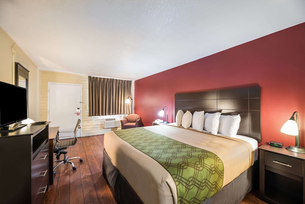Econo Lodge I-40 Exit 286-Holbrook 12/36