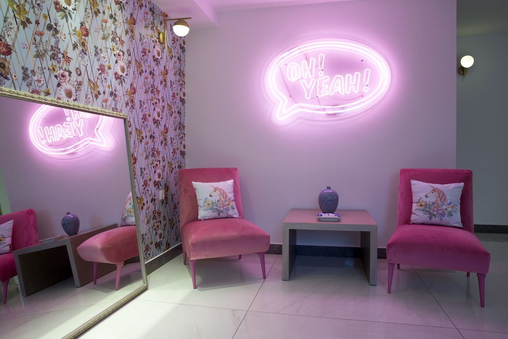 The Alley Boutique & Spa 29/50