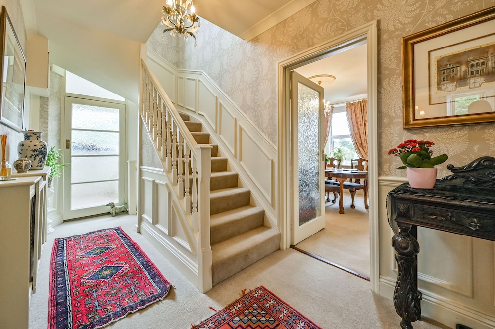 Muntham Holiday Apartments 8/50
