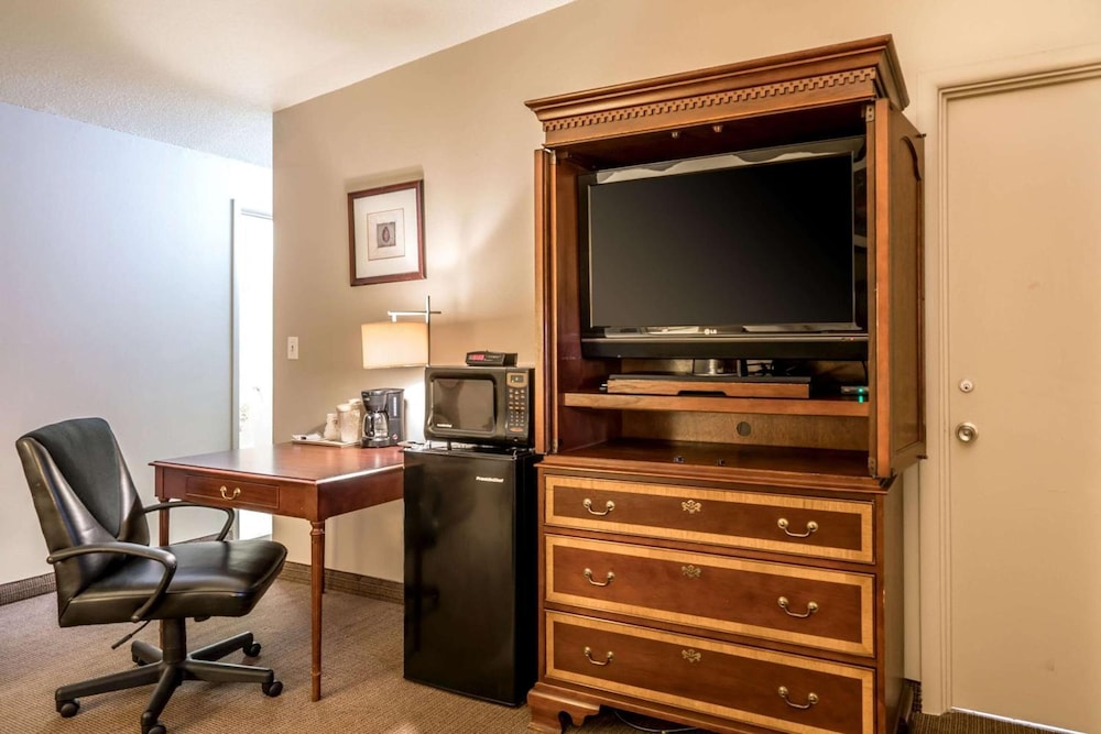ECONO LODGE 32/36