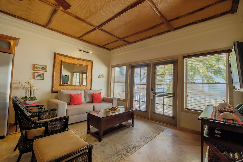 The Placencia 42/61
