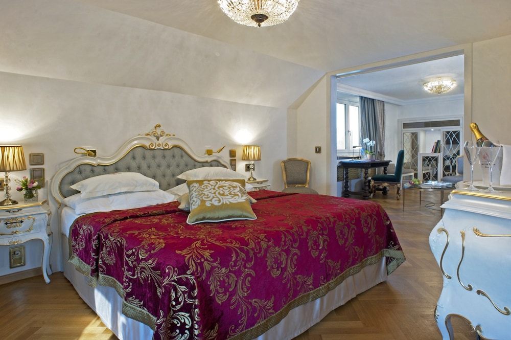 Schloss Monchstein Hotel 22/84