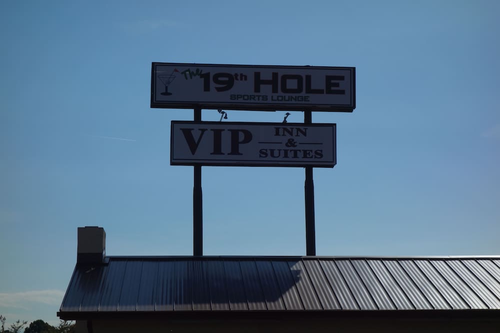 VIP Inn and Suites 4/40