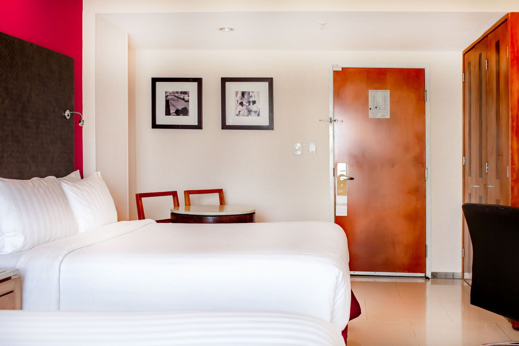 SUPERIOR, 2 DOUBLE BEDS