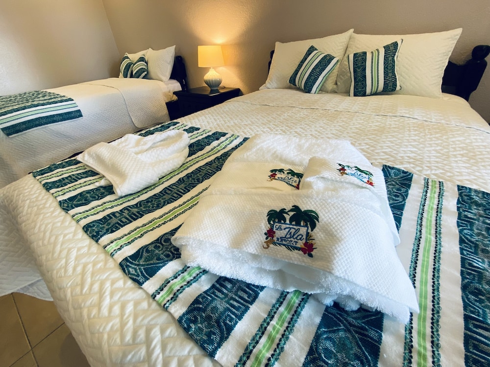 La Isla Resort 37/68