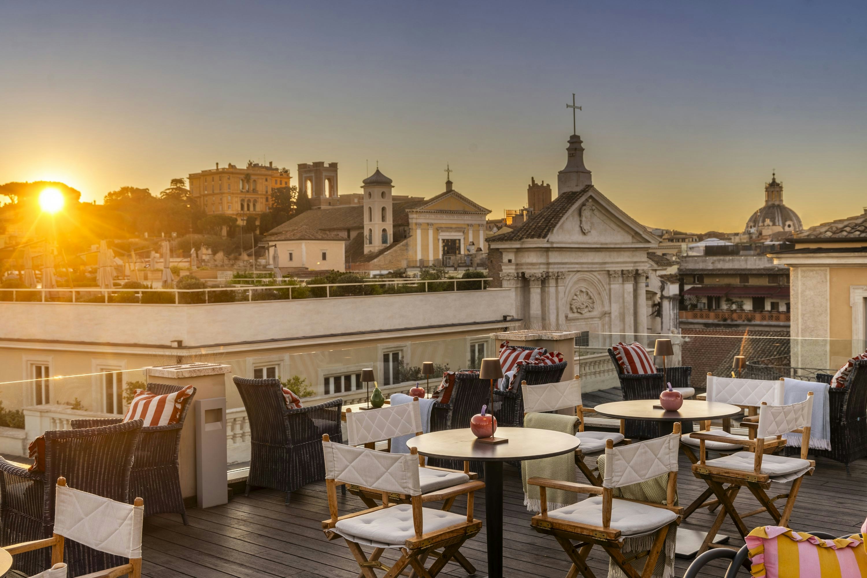 Singer Palace Hotel 44/45