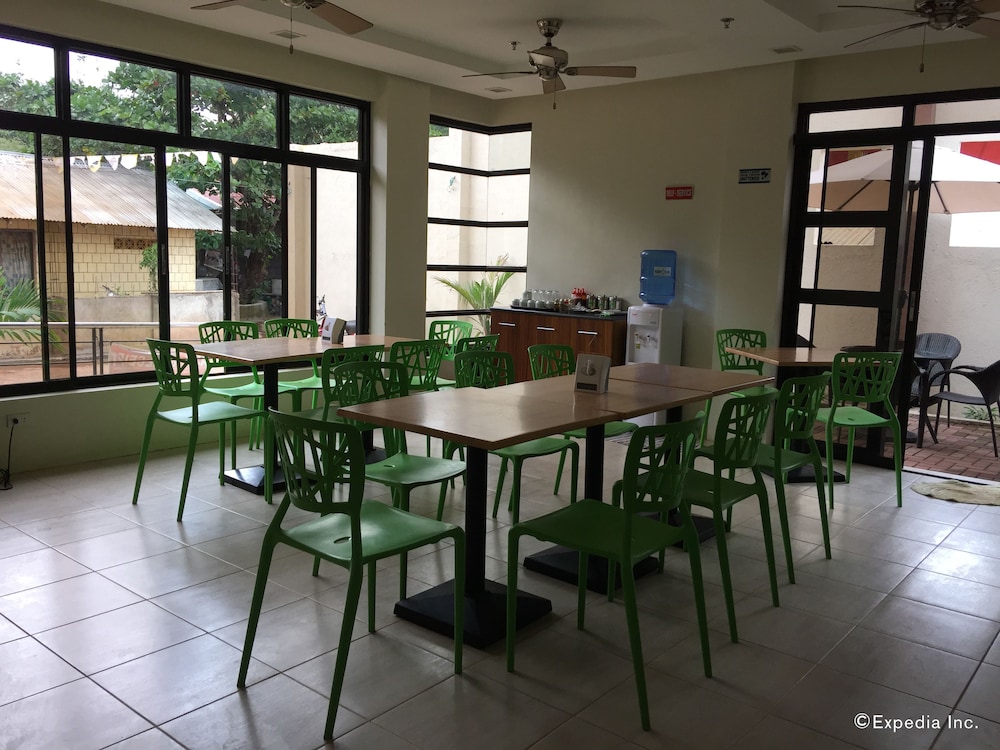 Coron Visitors Hotel 56/69
