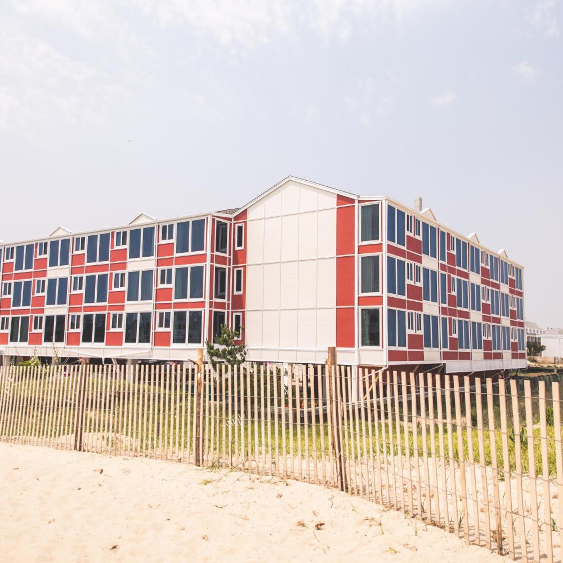 Surf Club Oceanfront Hotel 5/35