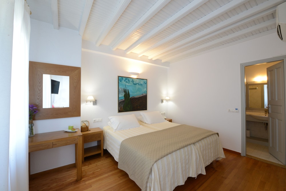 Elena Hotel 10/65