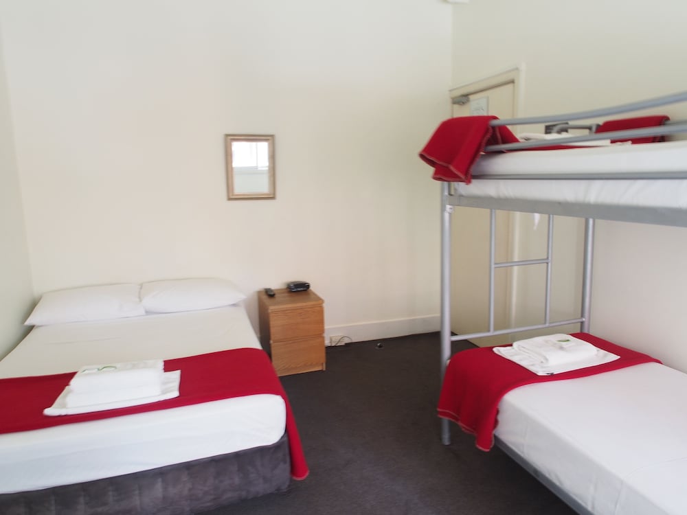WYNYARD HOTEL 12/36