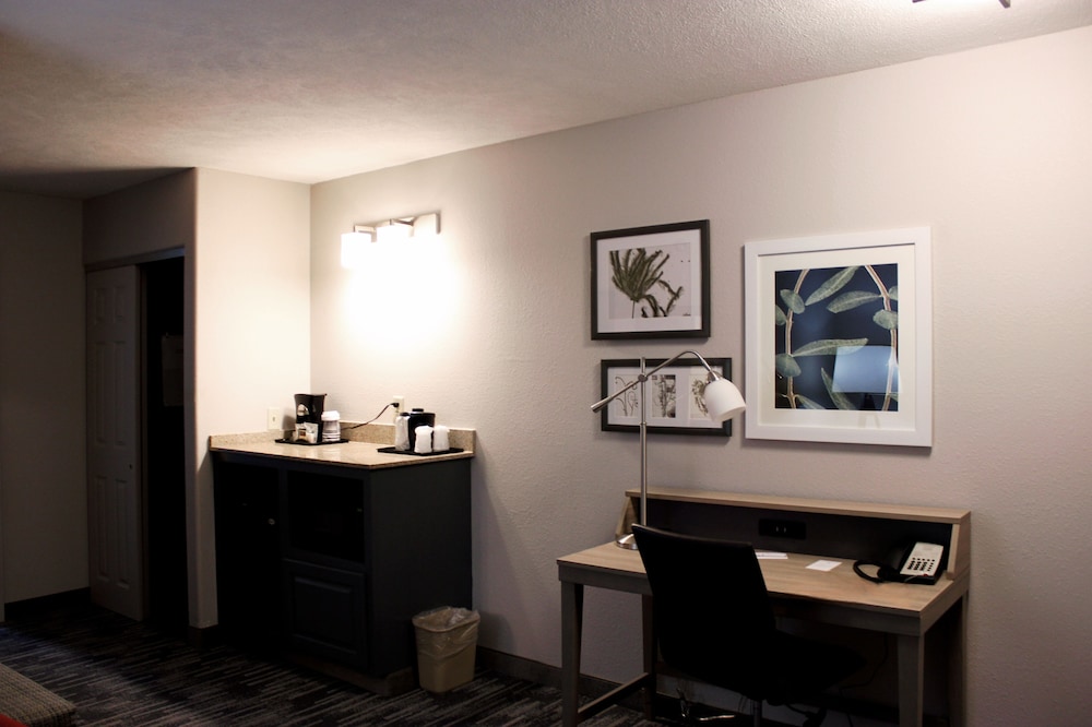 Country Inn & Suites by Radisson, Marion 53/64