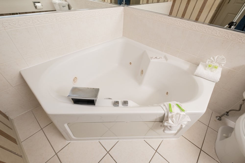 Hilltop Inn & Suites - North Stonington 32/60
