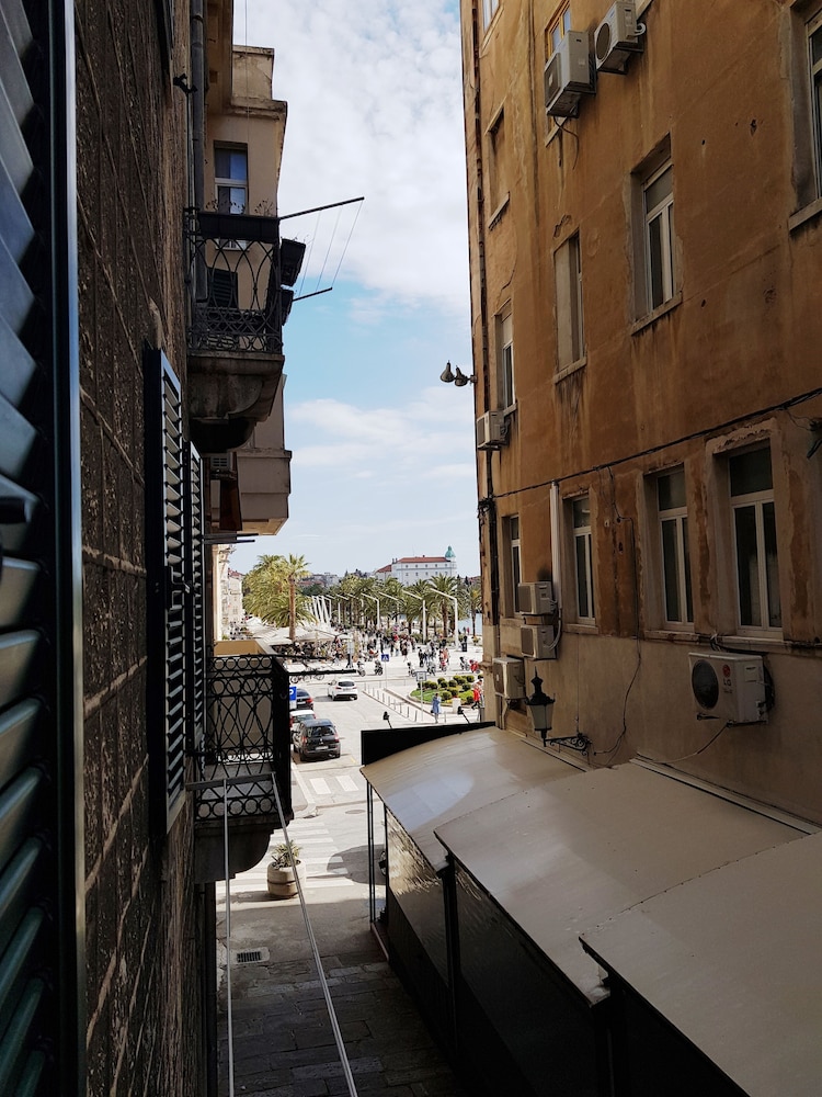 Riva Luxury Rooms 65/79