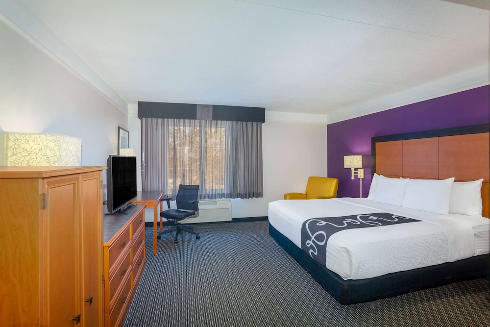La Quinta Inn Suites St Louis Westport 10/49