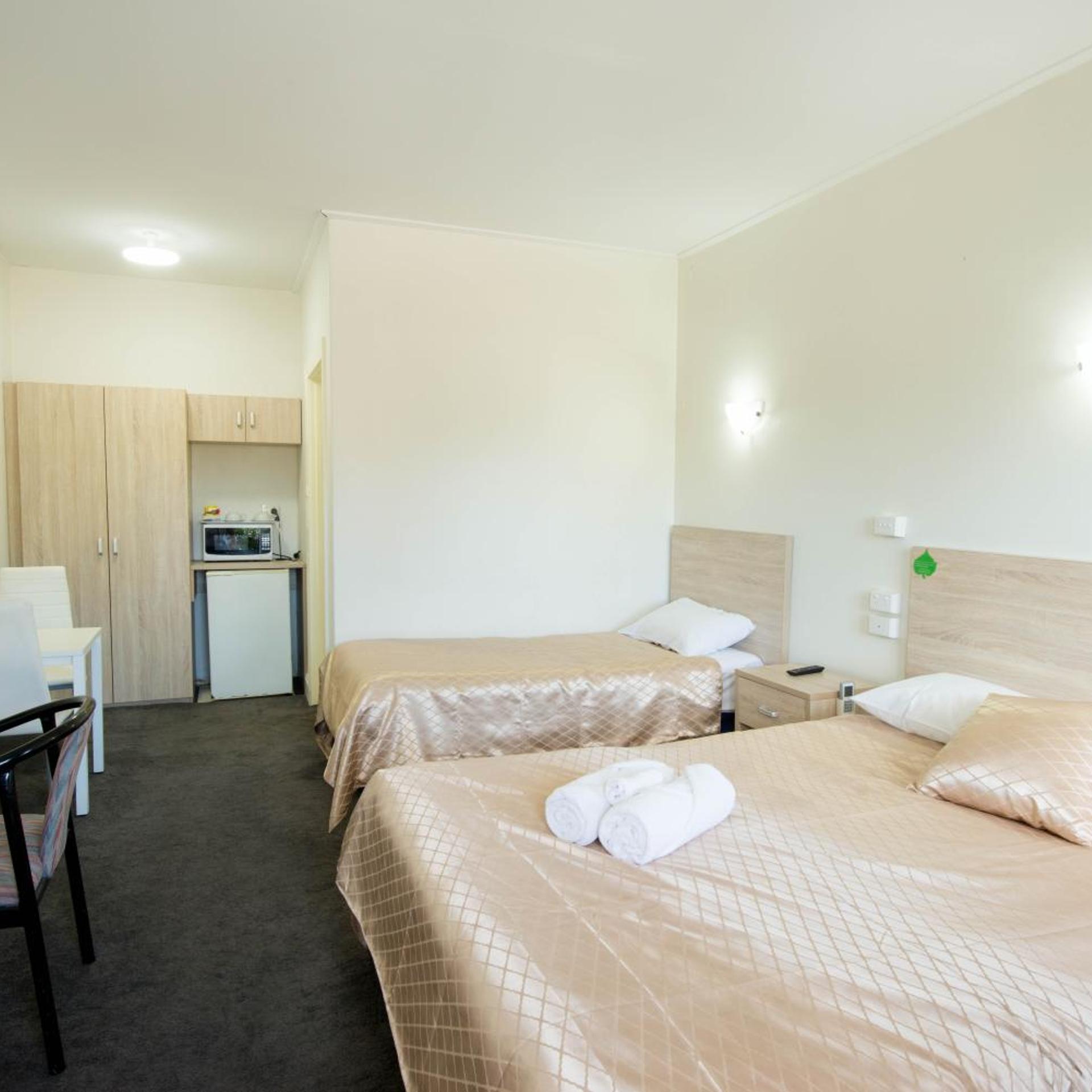 Deluxe, Twin Beds