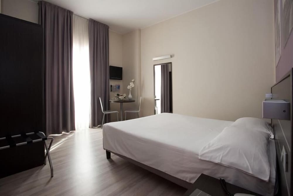 Vienna Hotel 16/56