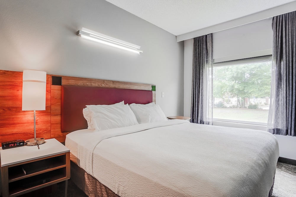 Country Inn & Suites by Radisson, Savannah Southside 24/67
