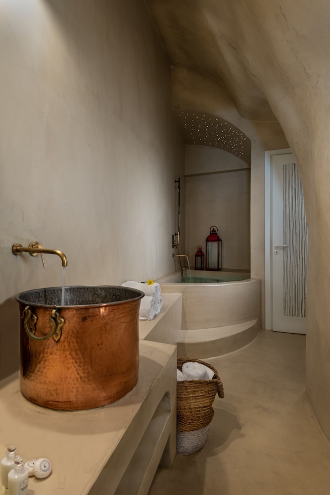 Mythical Blue Luxury Suites 2/50