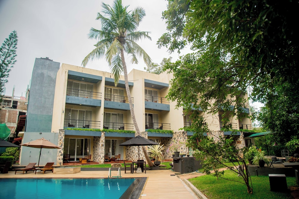 Miridiya Lake Resort 2/52